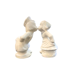 Kissing Figures Kissing Figures